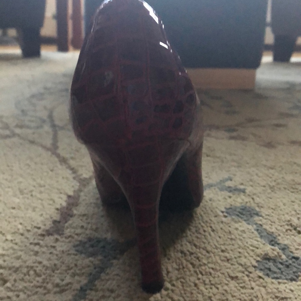 Like New Liz Claiborne flex size 9 red heels - Picture 3 of 4
